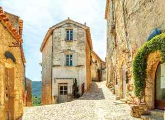 Le Château d’un Écrivain Sulfureux: Découvrez ce Village Unique news-27092024-091624