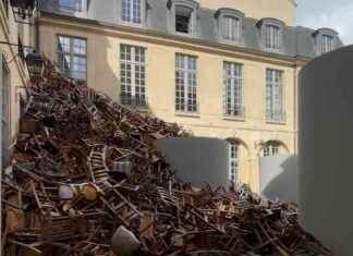 Une Avalanche de chaises au cœur du Marais ! news-27092024-202103