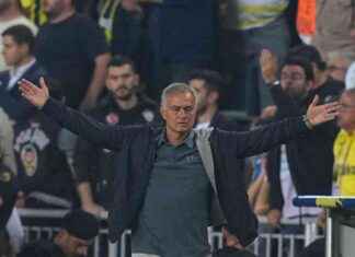 José Mourinho reçoit un carton jaune pour un but refusé sur hors-jeu news-30092024-111538