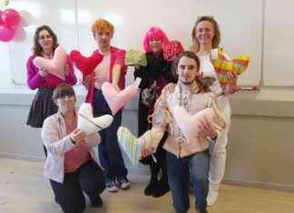 Lycée du Morbihan: 150 coussins cœur offerts par les élèves news-17102024-154915