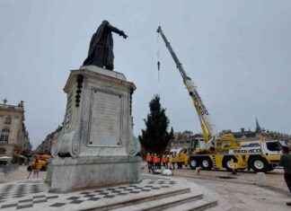 Le sapin de Noël de la place Stanislas de Nancy atteint sa taille la plus petite en 10 ans news-11112024-150236