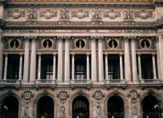 Assemblée Nationale – Palais Bourbon Rue De L’Université Paris Assemblée Nationale - Palais Bourbon Rue De L'Université Paris
