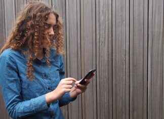 Coiffure afro homme : où aller pour un look stylé à Paris ? Coiffure afro homme : où aller pour un look stylé à Paris ?