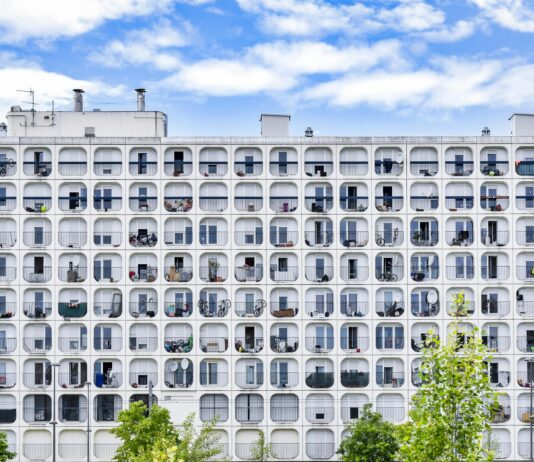 Simone À Bordeaux : Découvrez Son Histoire Captivante et Unique